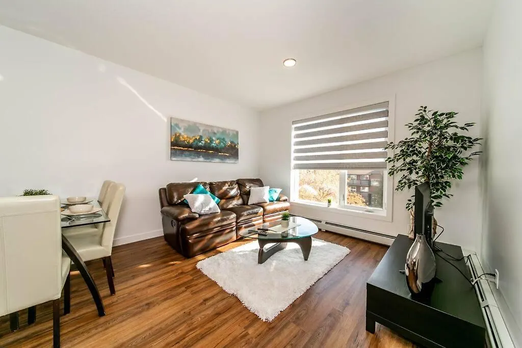 Spacious 2Bedroom Free Parking King Bed Close To Dt Edmonton Canada